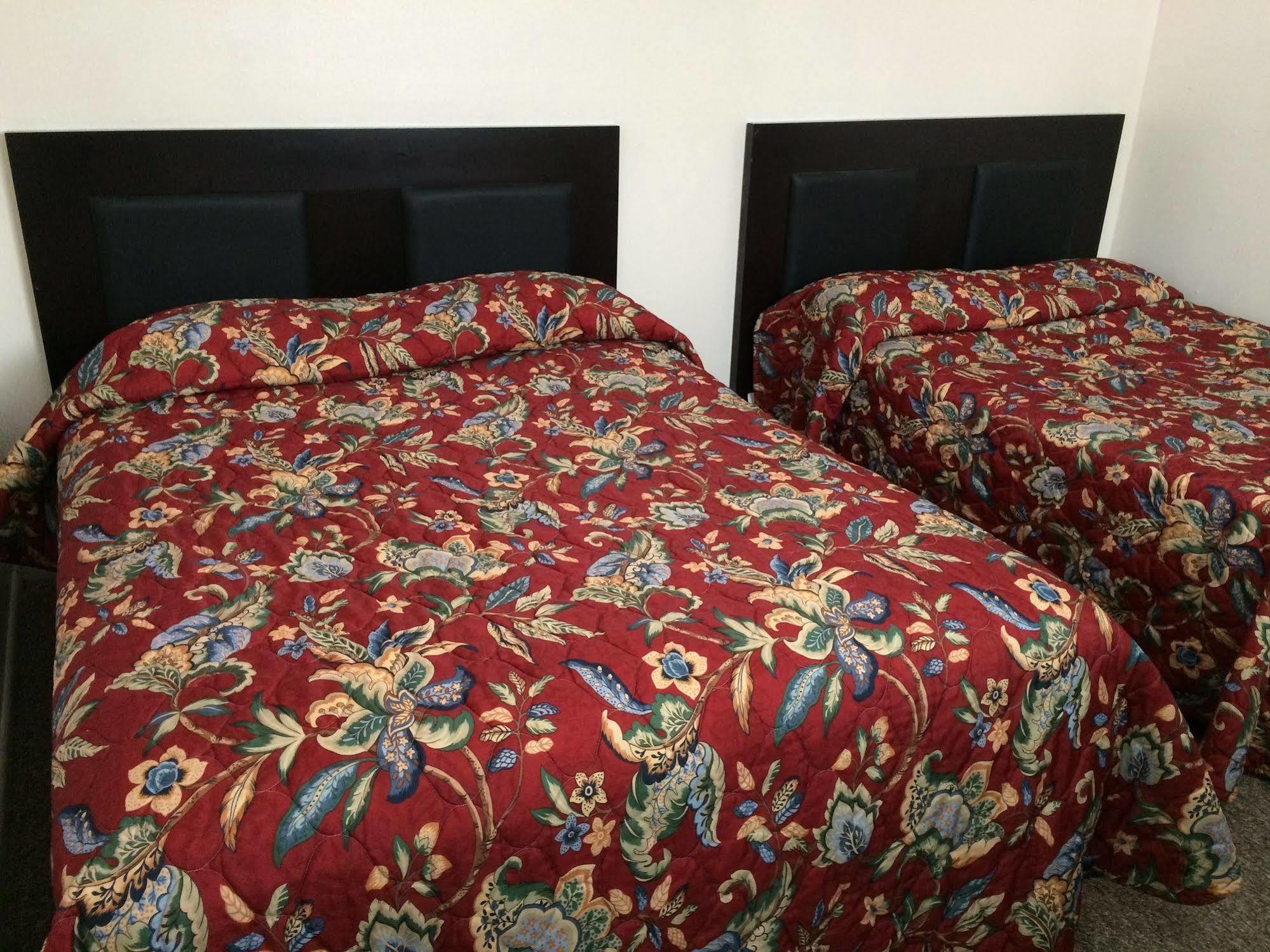 Country Place Inn And Suites White Haven Ngoại thất bức ảnh